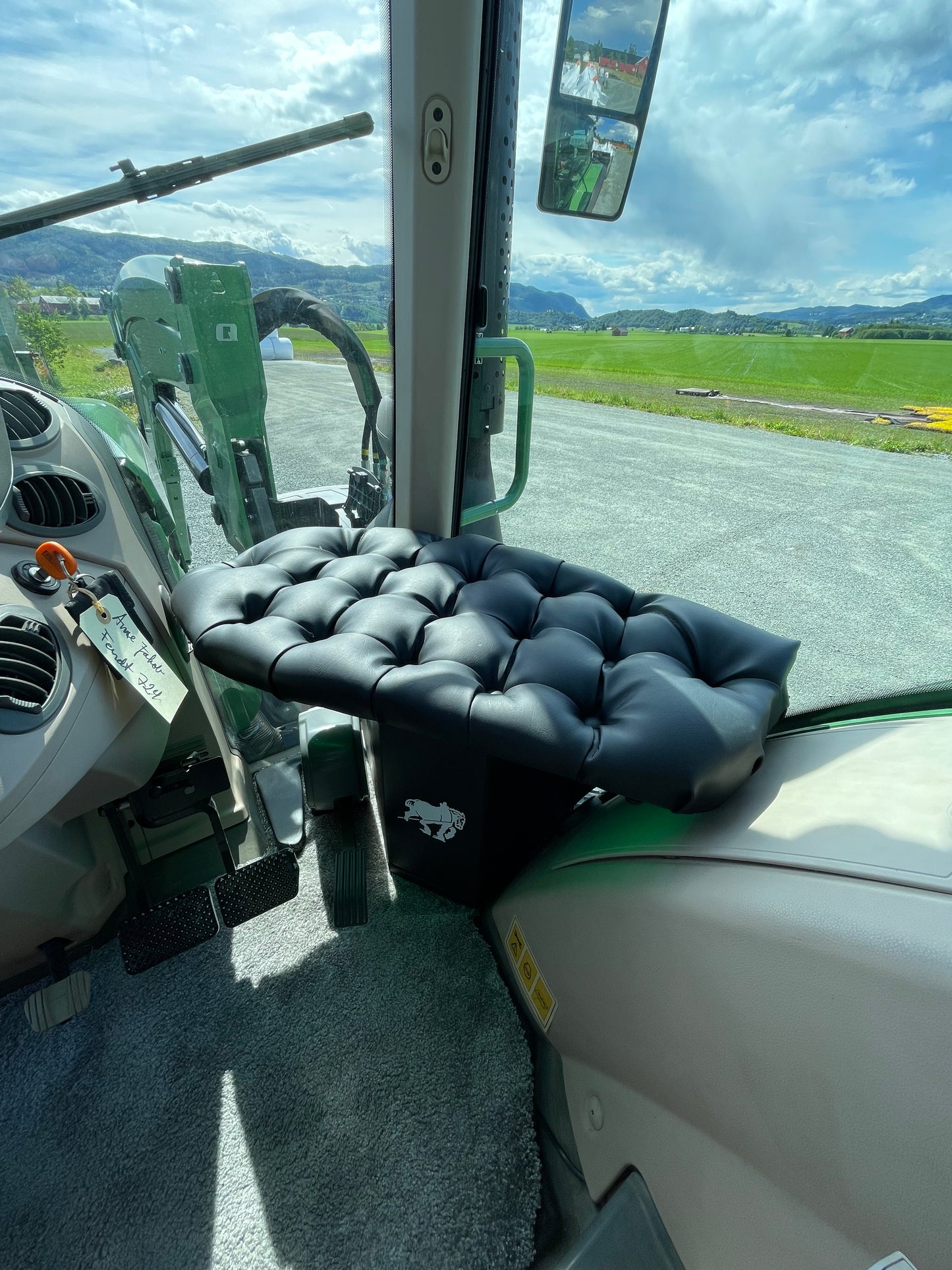 Fotskammel til Fendt 300-700